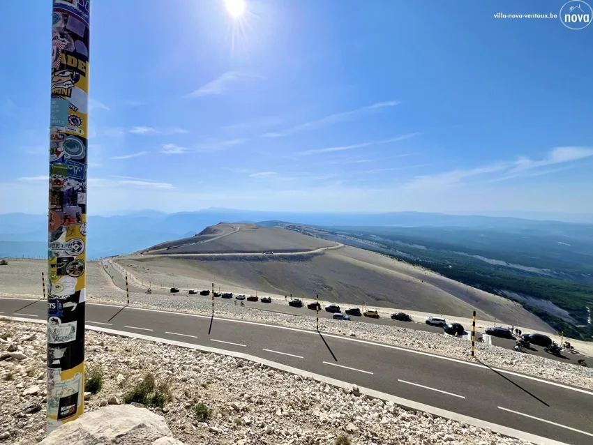 De Mont Ventoux als herkenningspunt voor uitstapjes vanuit Malaucène